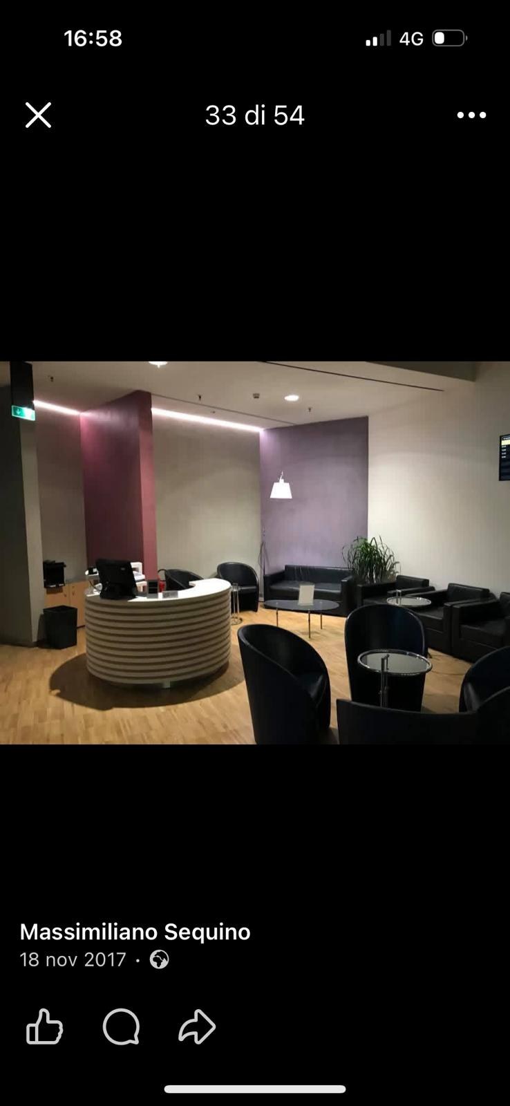 Area lounge con sedute e arredi